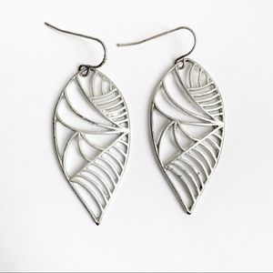 Silver Filigree Leaf Dangle Earrings Nature-Inspired Boho Lightweight Y2K